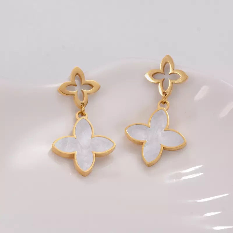 Tara Clover Earrings | white