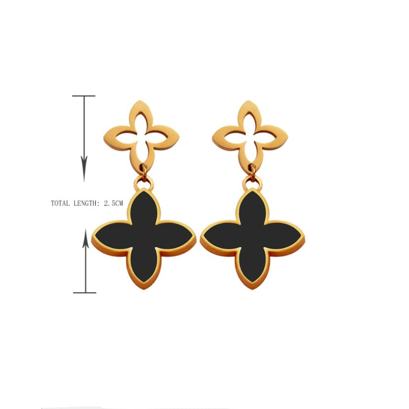 Tara Clover Earrings | black